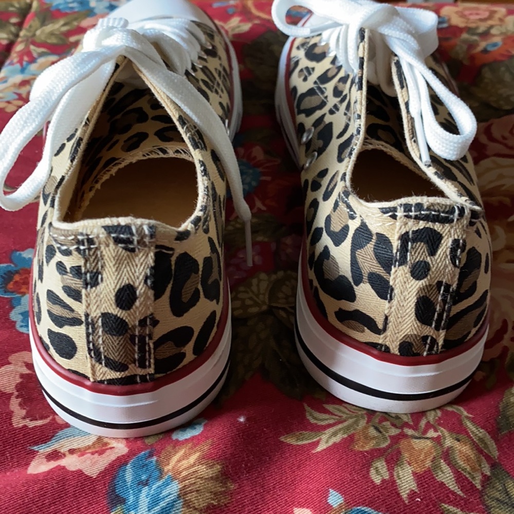 Size 8 Cheetah Print Ladies Fashion Sneakers - Picture 4 of 8
